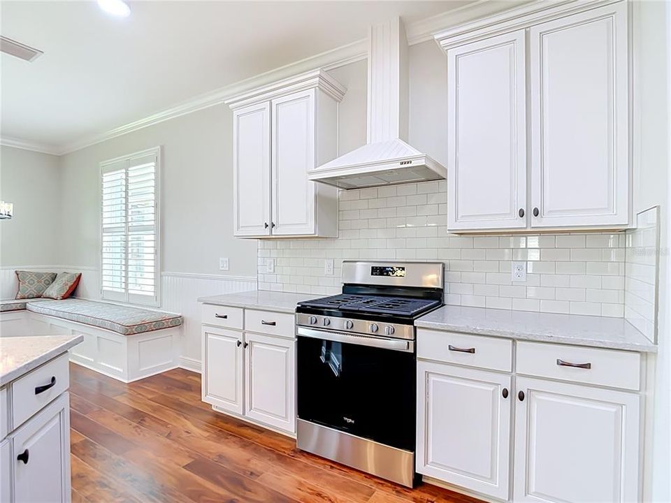 For Sale: $349,500 (2 beds, 2 baths, 1686 Square Feet)
