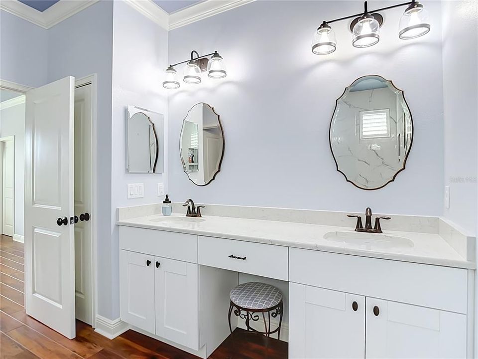 For Sale: $349,500 (2 beds, 2 baths, 1686 Square Feet)