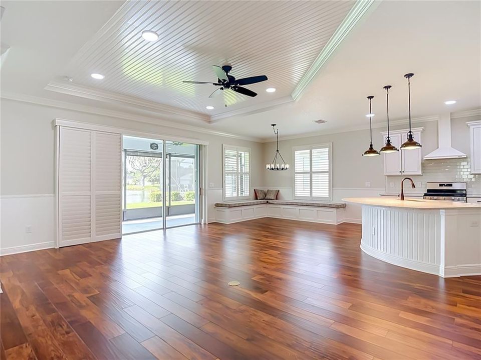 For Sale: $349,500 (2 beds, 2 baths, 1686 Square Feet)