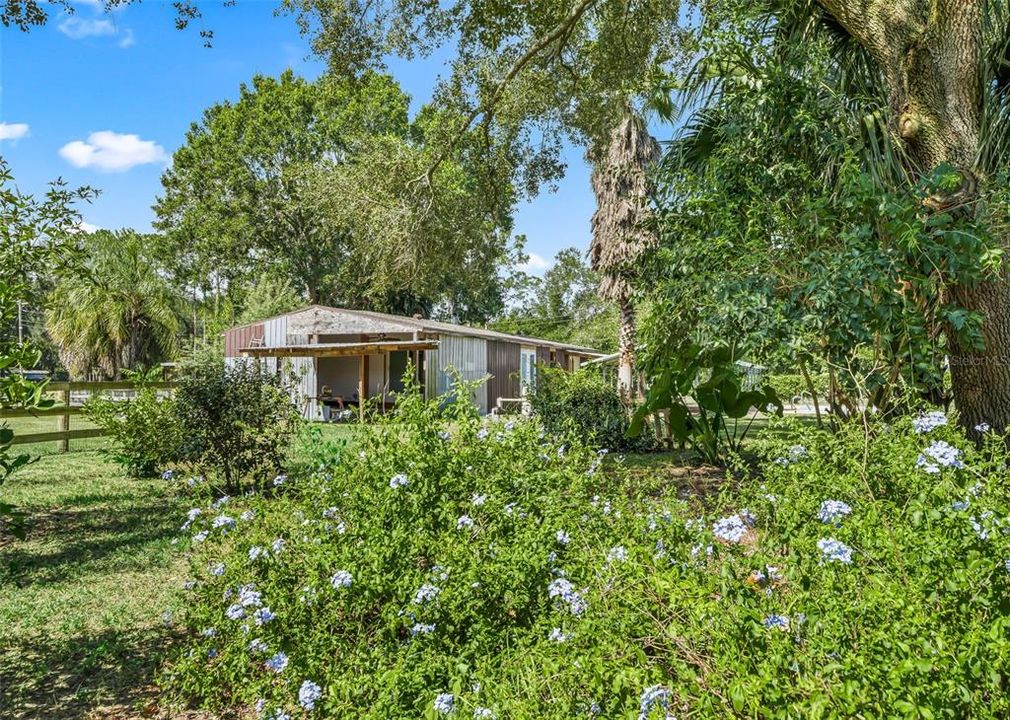For Sale: $325,000 (2 beds, 2 baths, 1974 Square Feet)