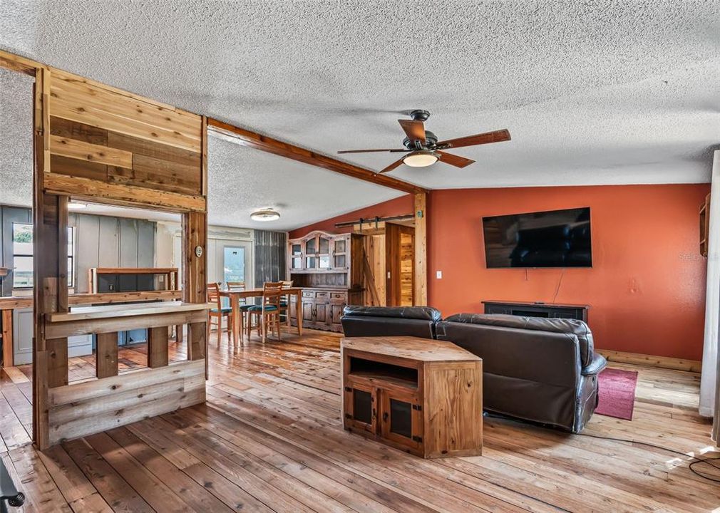 For Sale: $325,000 (2 beds, 2 baths, 1974 Square Feet)