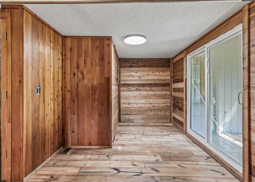 For Sale: $325,000 (2 beds, 2 baths, 1974 Square Feet)