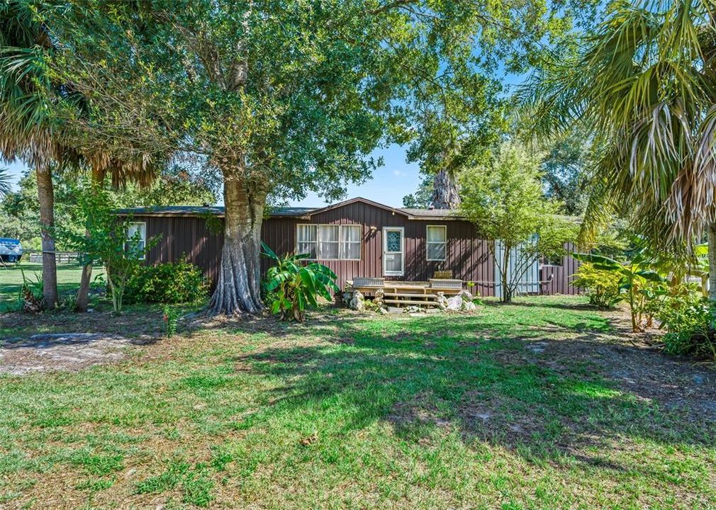 For Sale: $325,000 (2 beds, 2 baths, 1974 Square Feet)