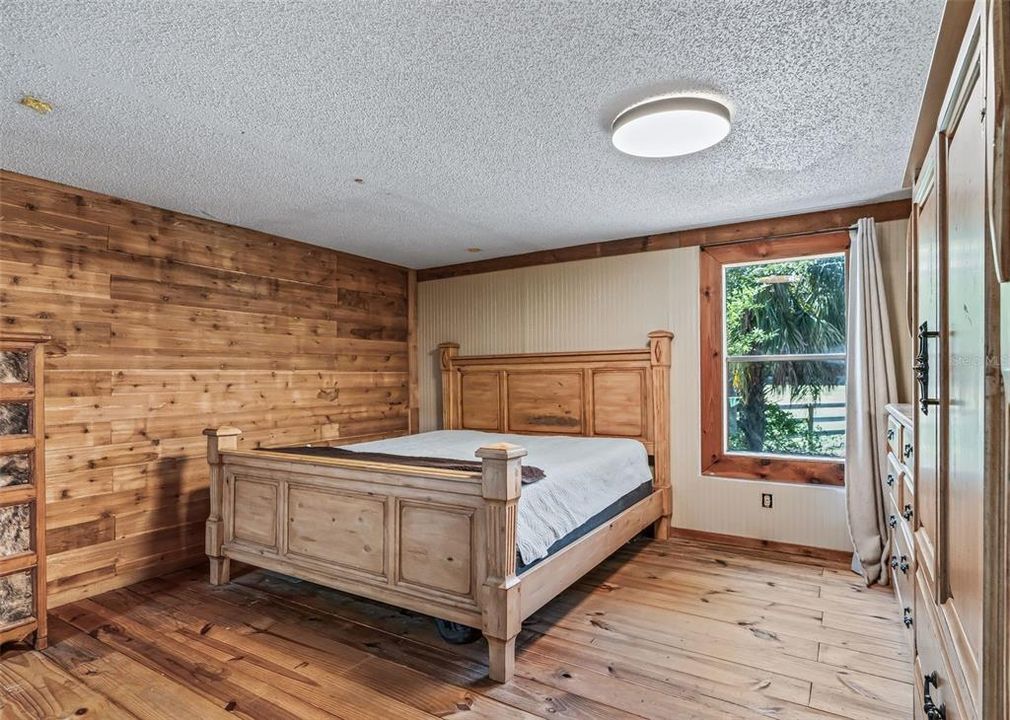 For Sale: $325,000 (2 beds, 2 baths, 1974 Square Feet)