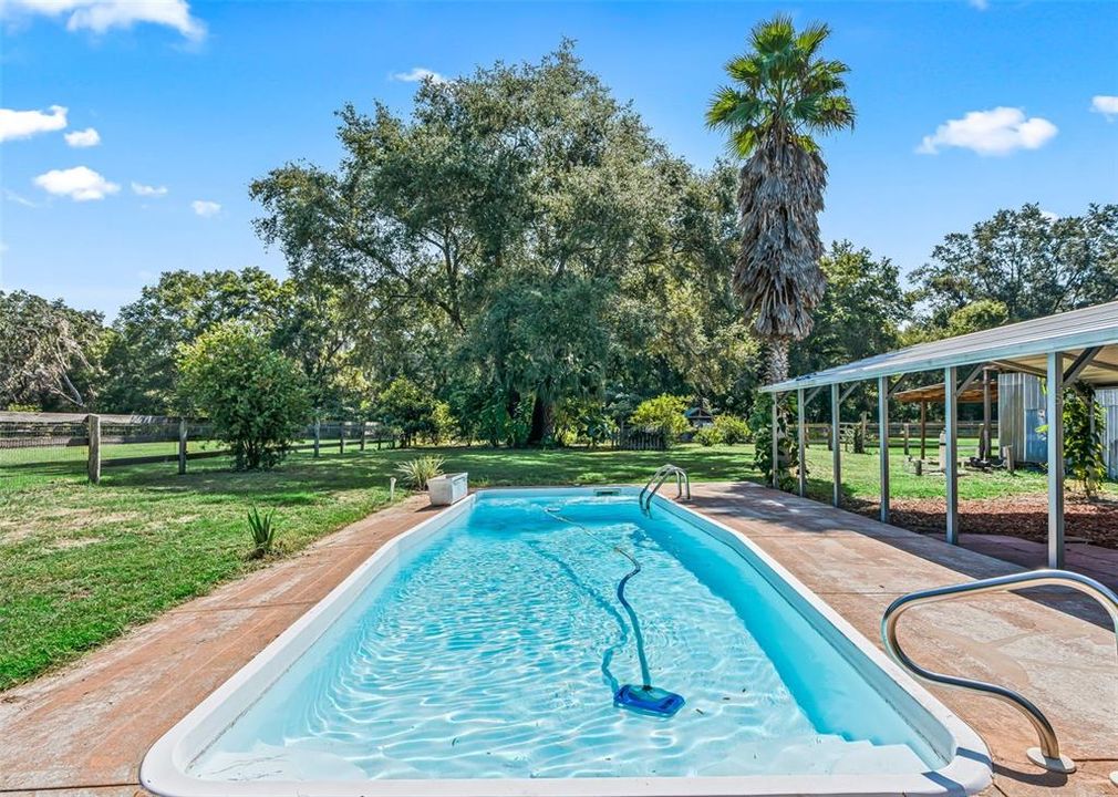 For Sale: $325,000 (2 beds, 2 baths, 1974 Square Feet)