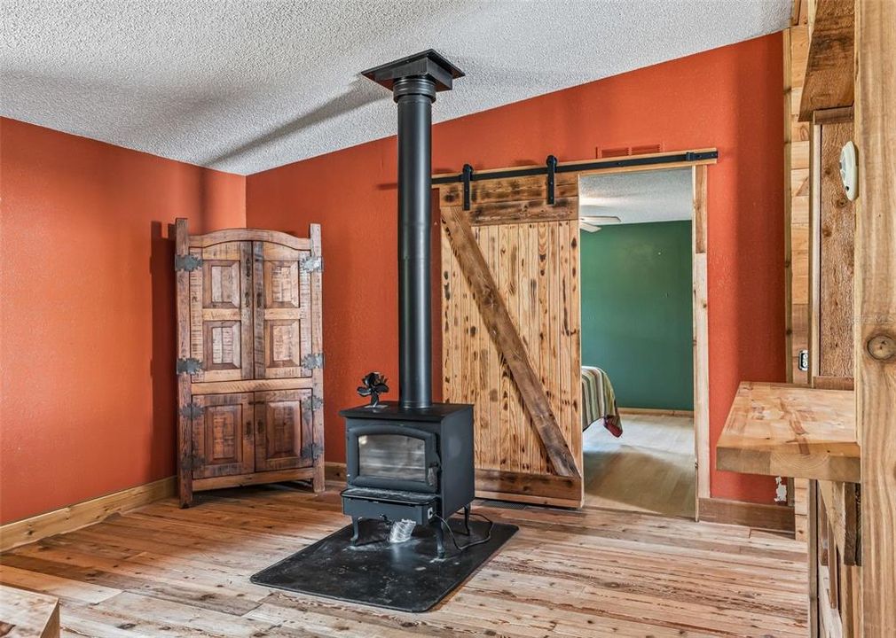 For Sale: $325,000 (2 beds, 2 baths, 1974 Square Feet)