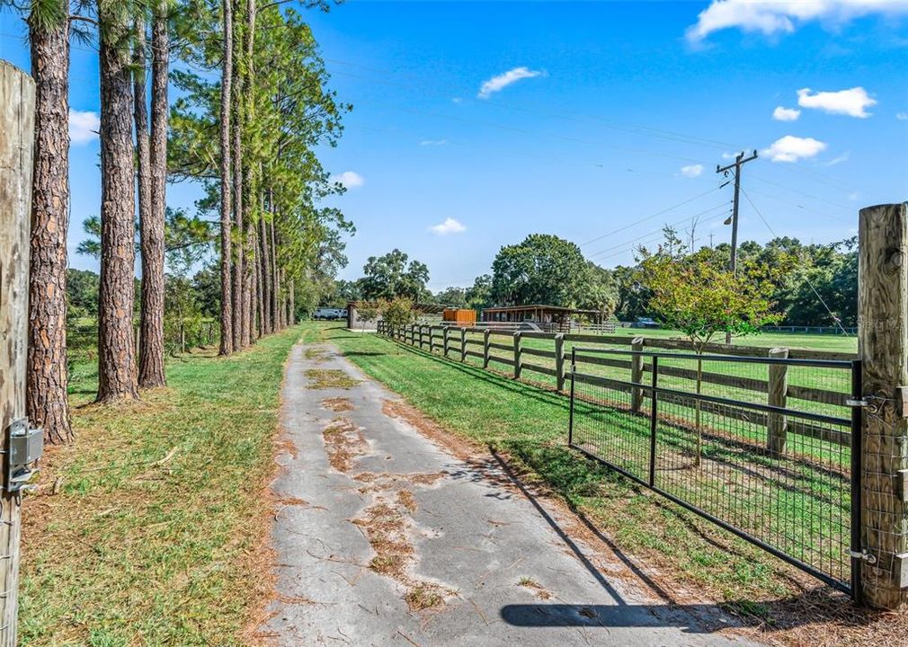 For Sale: $325,000 (2 beds, 2 baths, 1974 Square Feet)