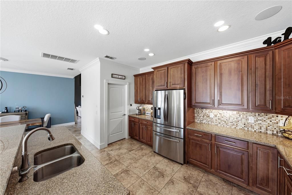 For Sale: $915,000 (4 beds, 3 baths, 3177 Square Feet)