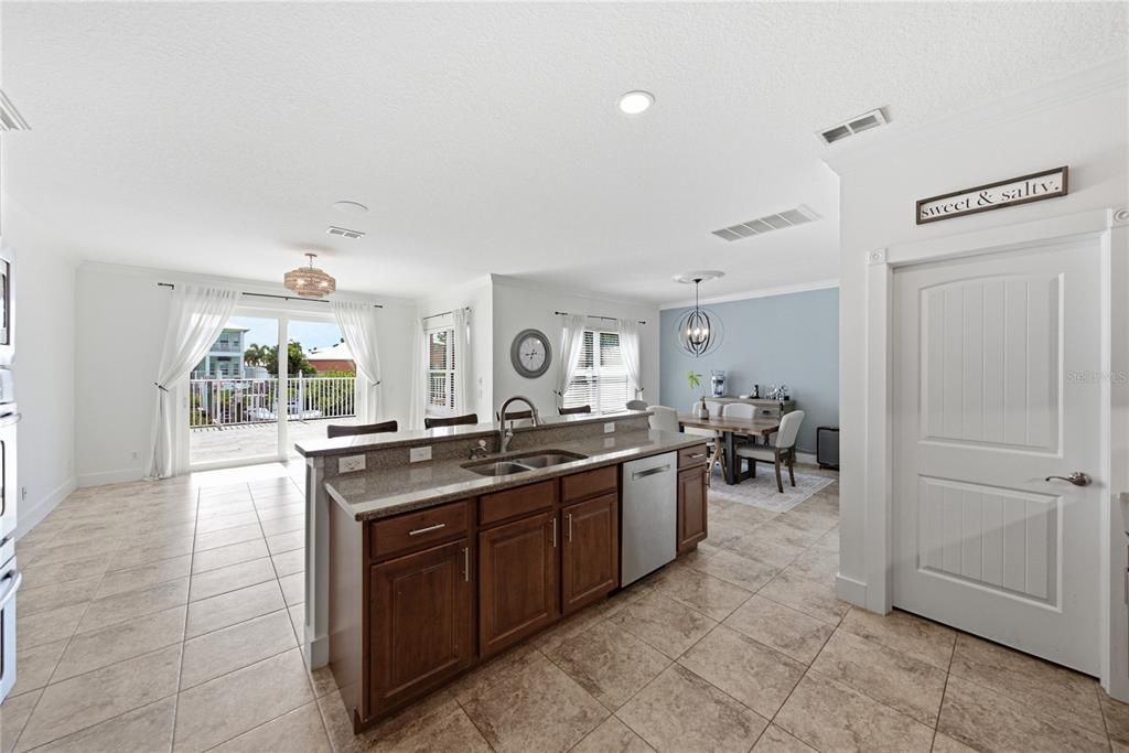 For Sale: $915,000 (4 beds, 3 baths, 3177 Square Feet)