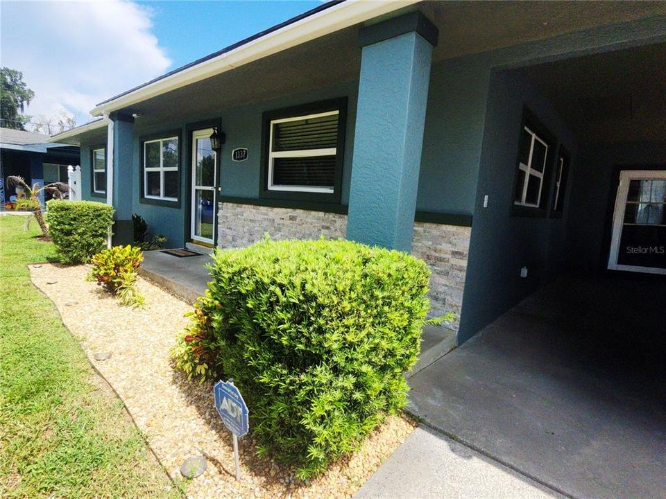 For Sale: $299,900 (3 beds, 2 baths, 1392 Square Feet)