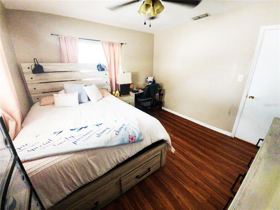 For Sale: $299,900 (3 beds, 2 baths, 1392 Square Feet)