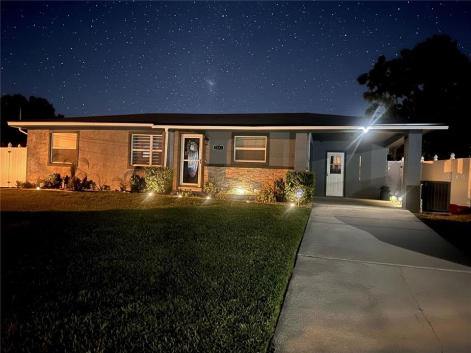 For Sale: $299,900 (3 beds, 2 baths, 1392 Square Feet)