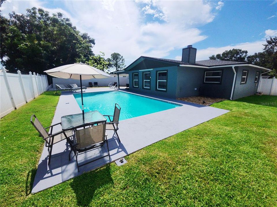 For Sale: $299,900 (3 beds, 2 baths, 1392 Square Feet)