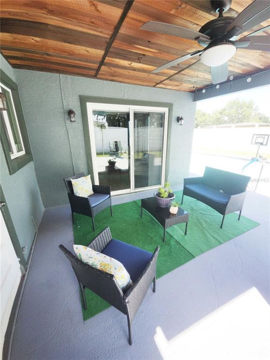 For Sale: $299,900 (3 beds, 2 baths, 1392 Square Feet)