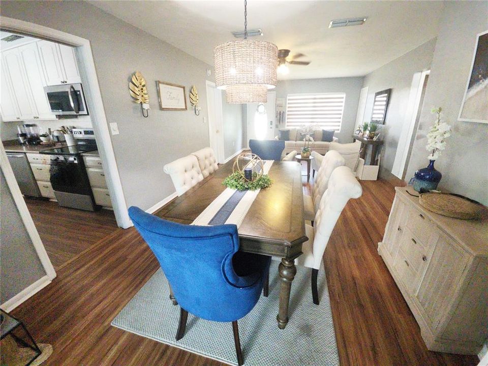 For Sale: $299,900 (3 beds, 2 baths, 1392 Square Feet)