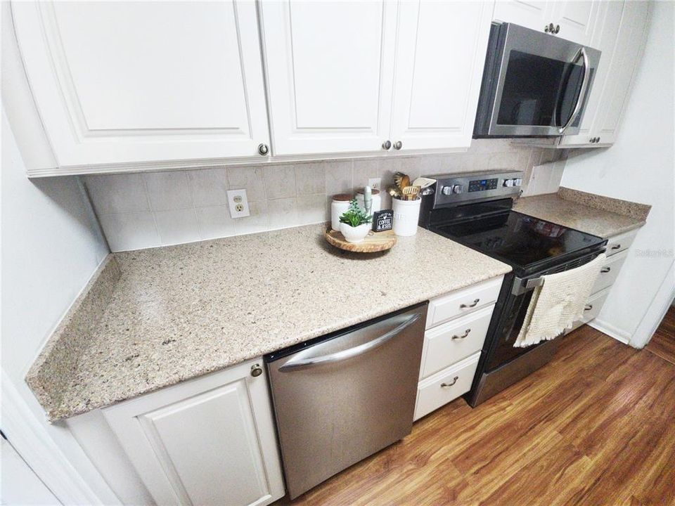 For Sale: $299,900 (3 beds, 2 baths, 1392 Square Feet)