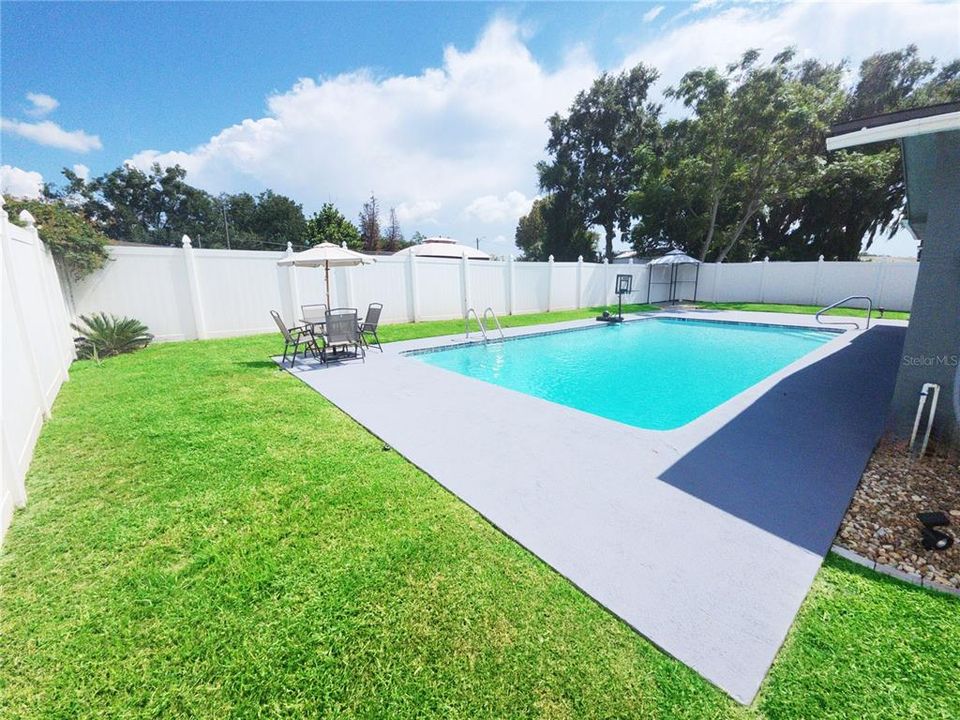 For Sale: $299,900 (3 beds, 2 baths, 1392 Square Feet)
