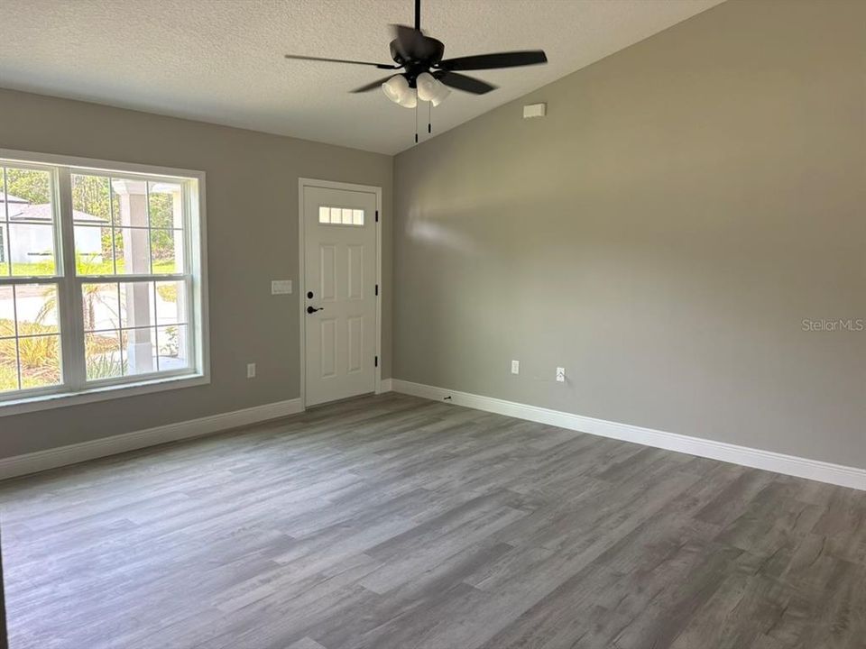 En Venta: $249,900 (3 camas, 2 baños, 1405 Pies cuadrados)