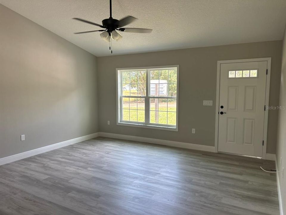 En Venta: $249,900 (3 camas, 2 baños, 1405 Pies cuadrados)