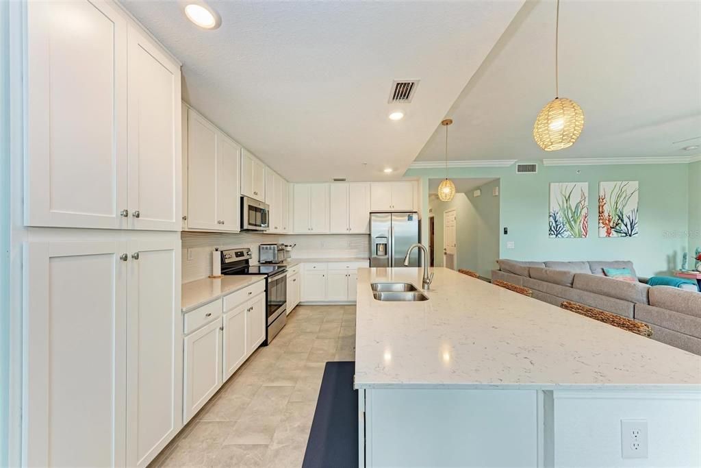 For Sale: $305,900 (2 beds, 2 baths, 1142 Square Feet)