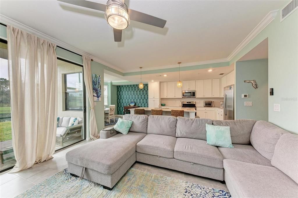 For Sale: $305,900 (2 beds, 2 baths, 1142 Square Feet)