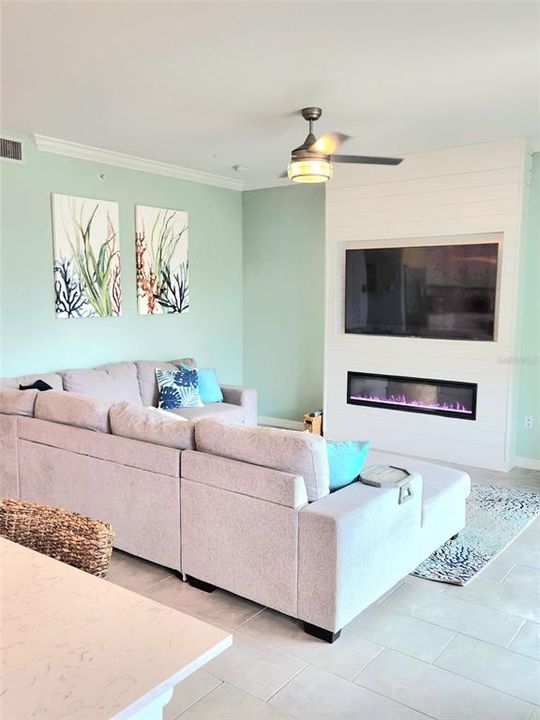 For Sale: $305,900 (2 beds, 2 baths, 1142 Square Feet)
