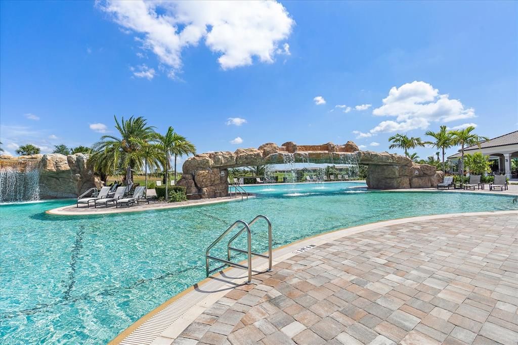 For Sale: $305,900 (2 beds, 2 baths, 1142 Square Feet)