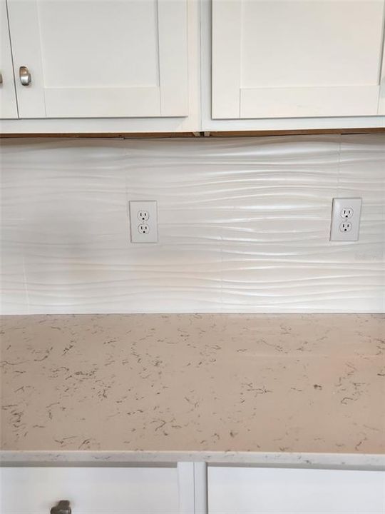For Sale: $305,900 (2 beds, 2 baths, 1142 Square Feet)