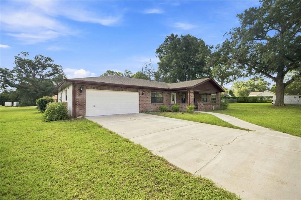 For Sale: $299,999 (3 beds, 3 baths, 2076 Square Feet)