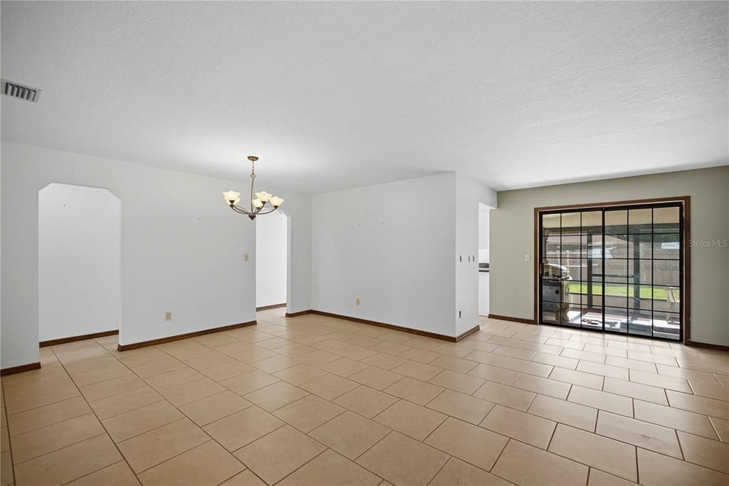 For Sale: $299,999 (3 beds, 3 baths, 2076 Square Feet)