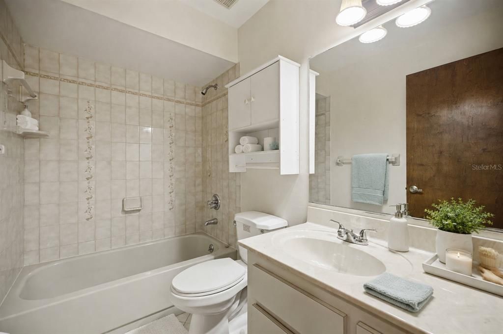 For Sale: $299,999 (3 beds, 3 baths, 2076 Square Feet)
