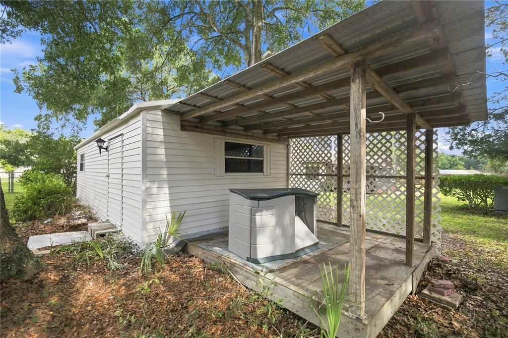 For Sale: $299,999 (3 beds, 3 baths, 2076 Square Feet)
