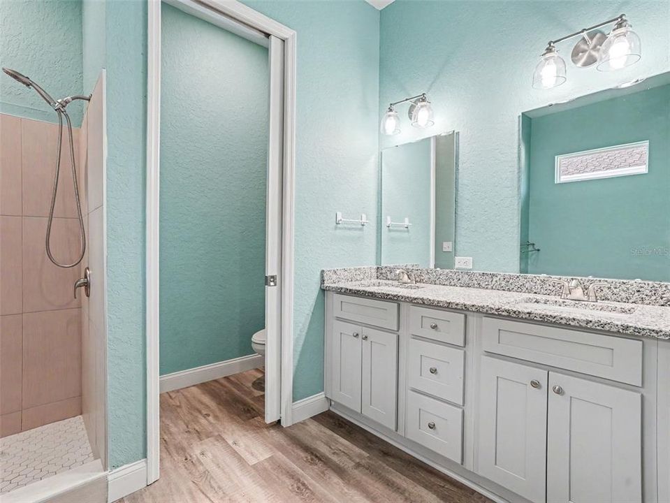 待售: $300,000 (3 贝兹, 2 浴室, 1912 平方英尺)