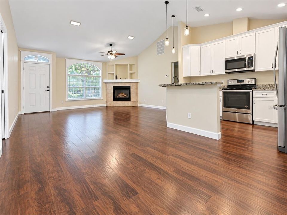 For Rent: $2,300 (3 beds, 2 baths, 1327 Square Feet)