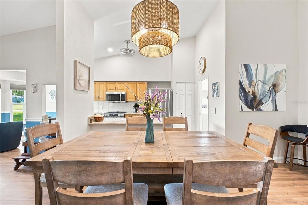 For Sale: $450,000 (2 beds, 2 baths, 1903 Square Feet)