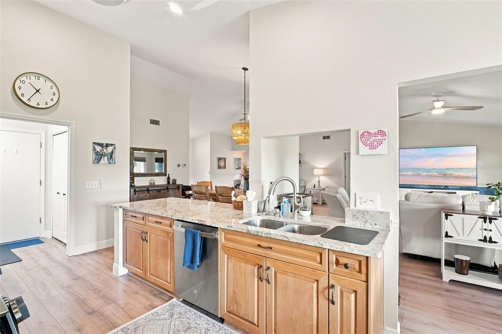 For Sale: $450,000 (2 beds, 2 baths, 1903 Square Feet)