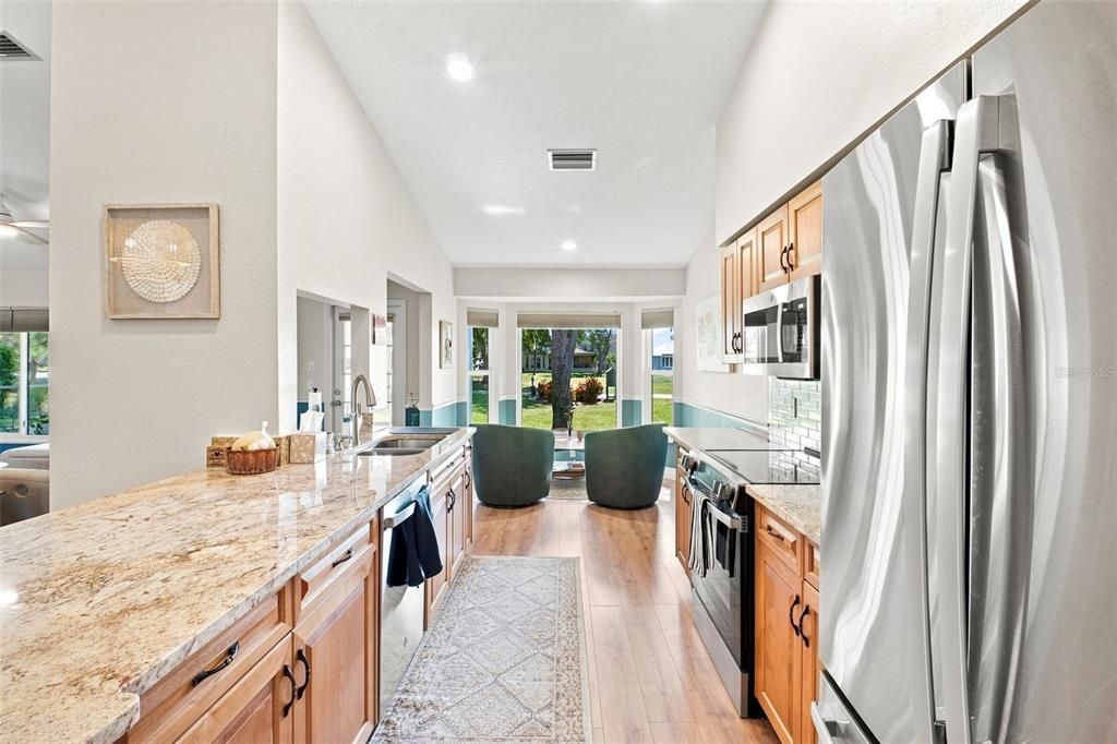 For Sale: $450,000 (2 beds, 2 baths, 1903 Square Feet)