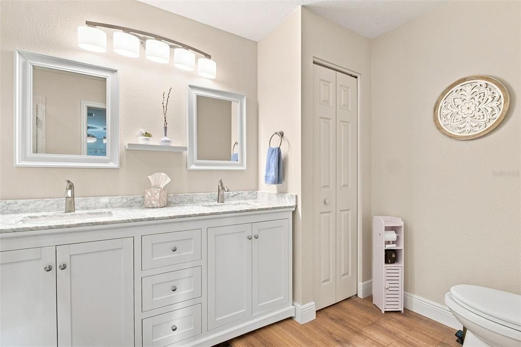 For Sale: $450,000 (2 beds, 2 baths, 1903 Square Feet)