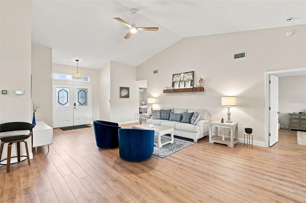 For Sale: $450,000 (2 beds, 2 baths, 1903 Square Feet)