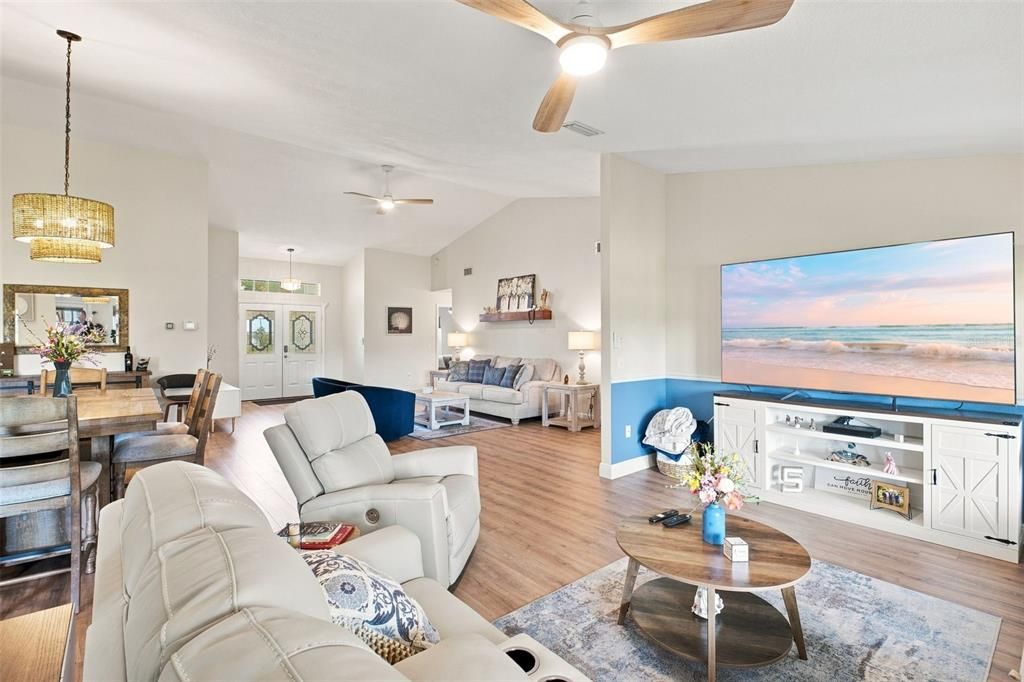 For Sale: $450,000 (2 beds, 2 baths, 1903 Square Feet)
