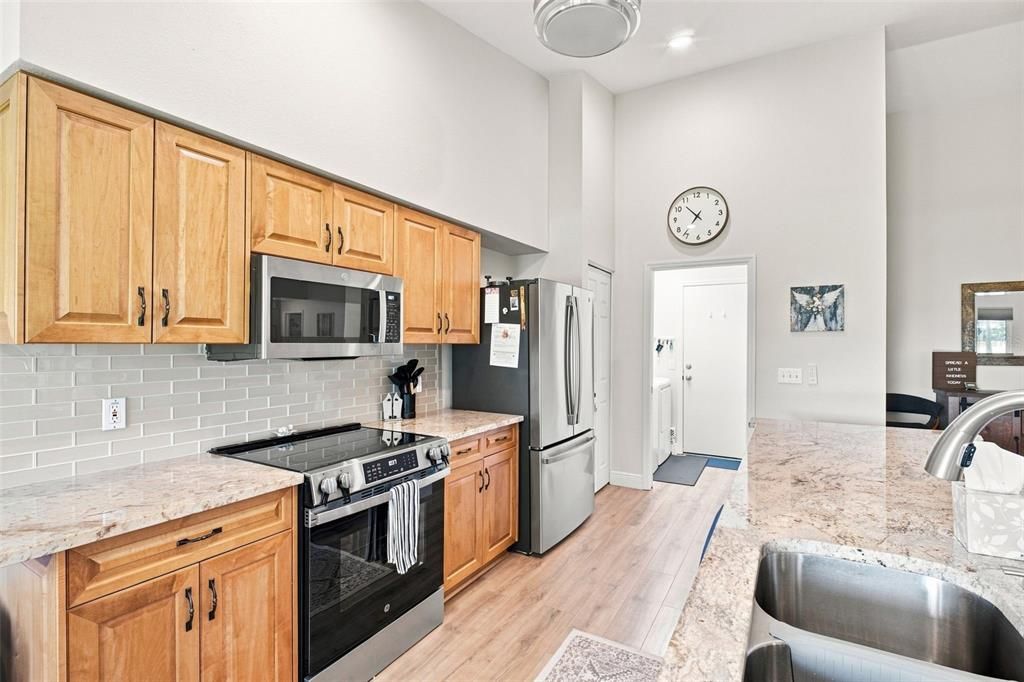 For Sale: $450,000 (2 beds, 2 baths, 1903 Square Feet)