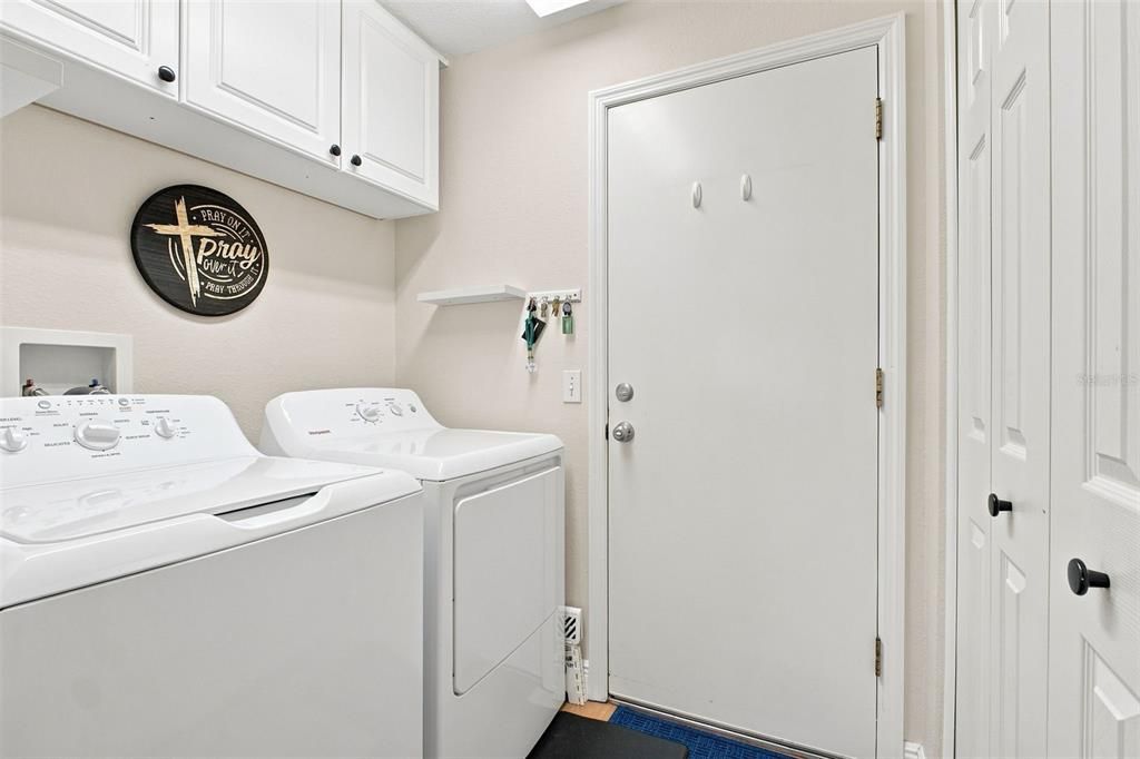 For Sale: $450,000 (2 beds, 2 baths, 1903 Square Feet)