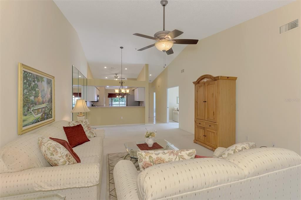 For Sale: $199,000 (2 beds, 2 baths, 1352 Square Feet)