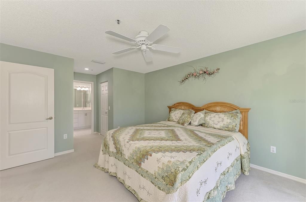For Sale: $199,000 (2 beds, 2 baths, 1352 Square Feet)