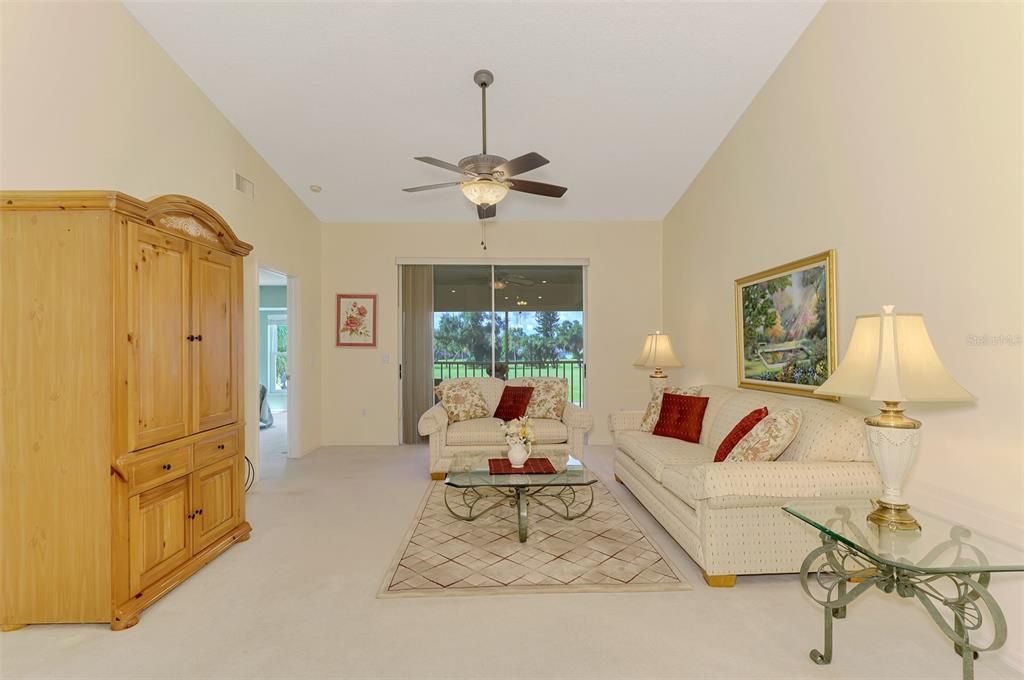 For Sale: $199,000 (2 beds, 2 baths, 1352 Square Feet)