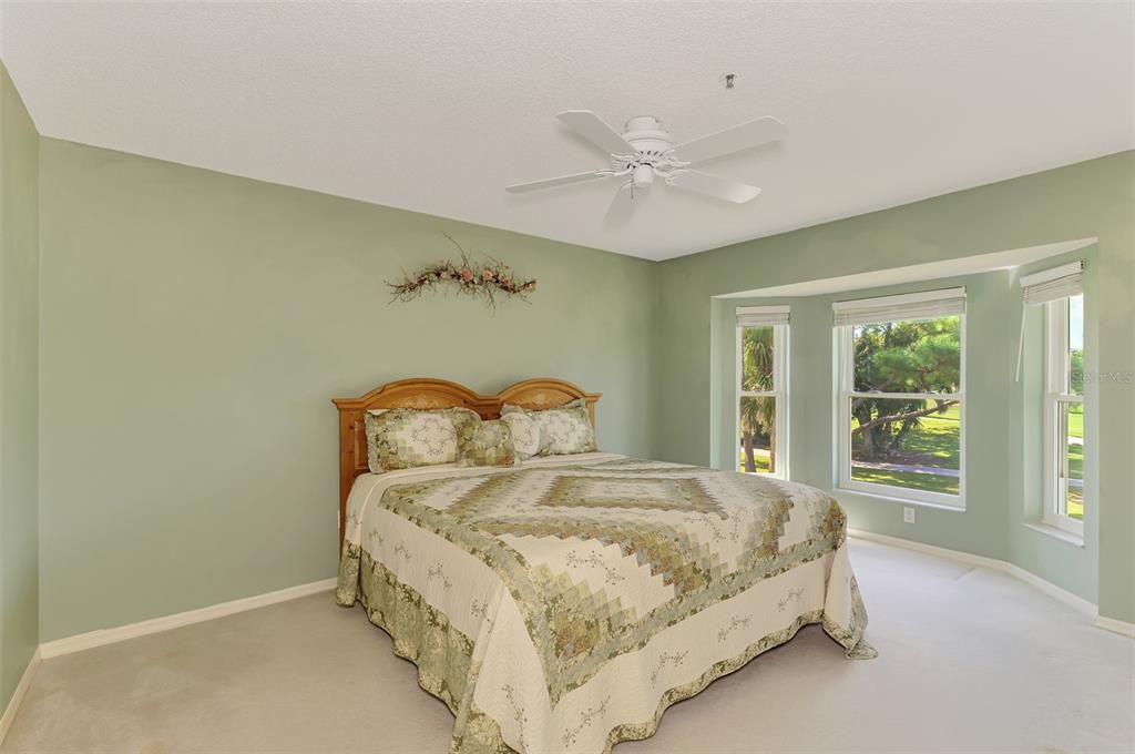 For Sale: $199,000 (2 beds, 2 baths, 1352 Square Feet)