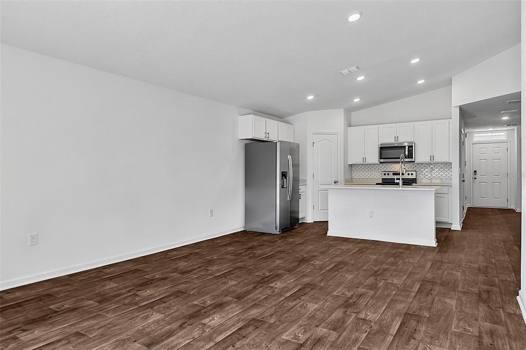 For Sale: $290,000 (3 beds, 2 baths, 1198 Square Feet)