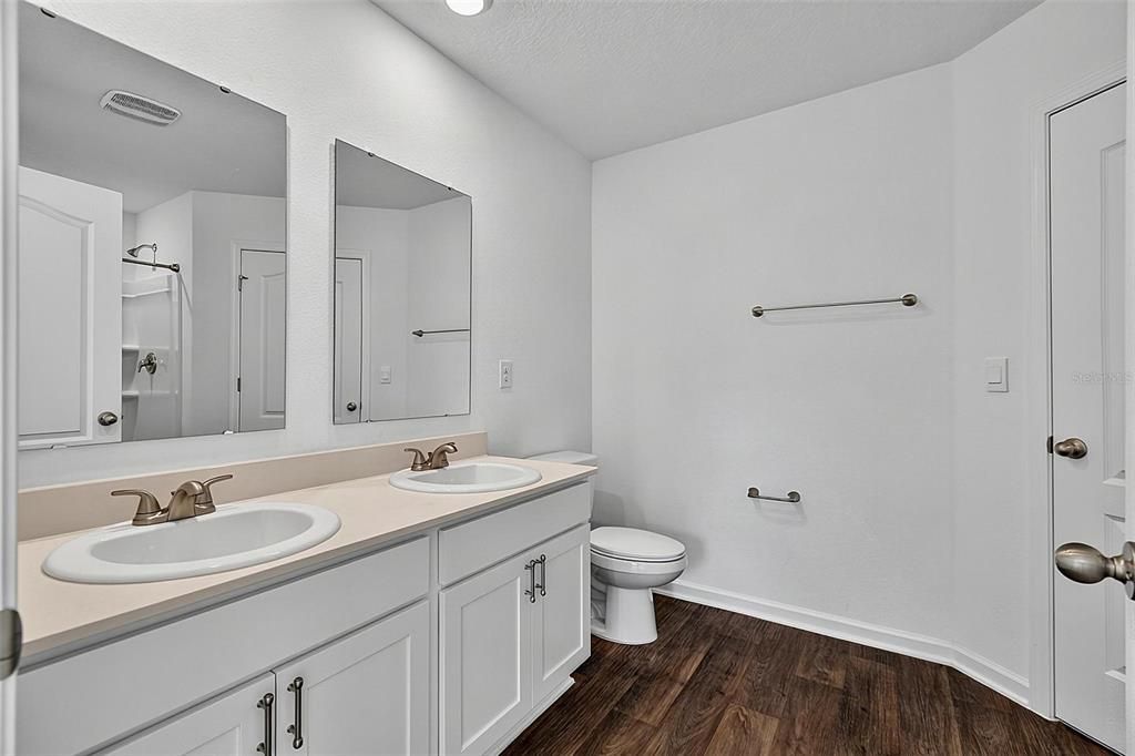 For Sale: $290,000 (3 beds, 2 baths, 1198 Square Feet)