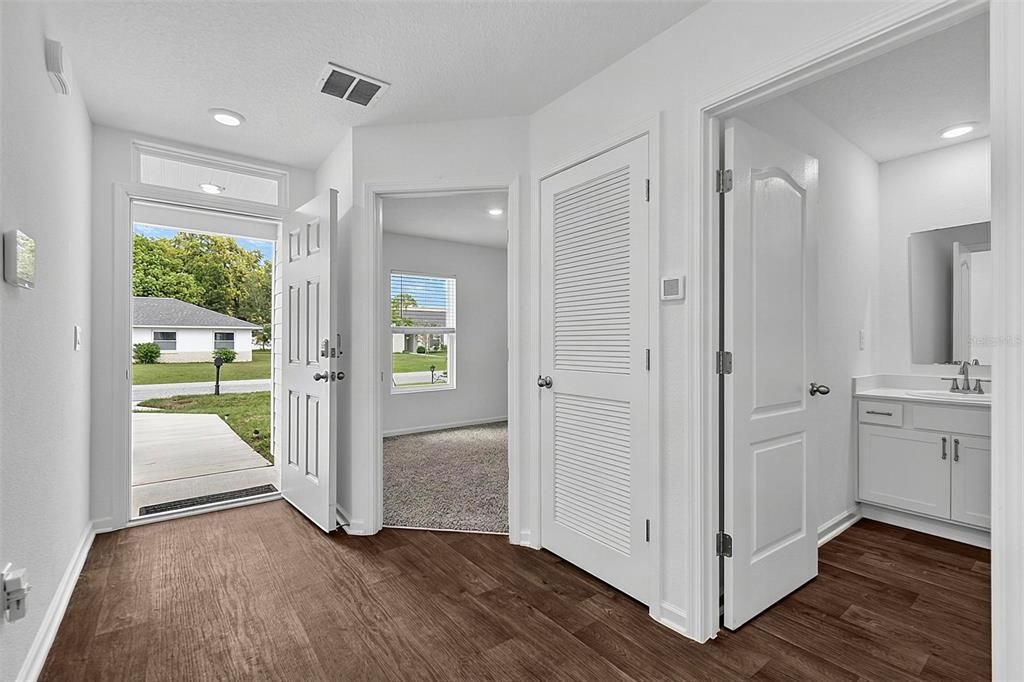 For Sale: $290,000 (3 beds, 2 baths, 1198 Square Feet)