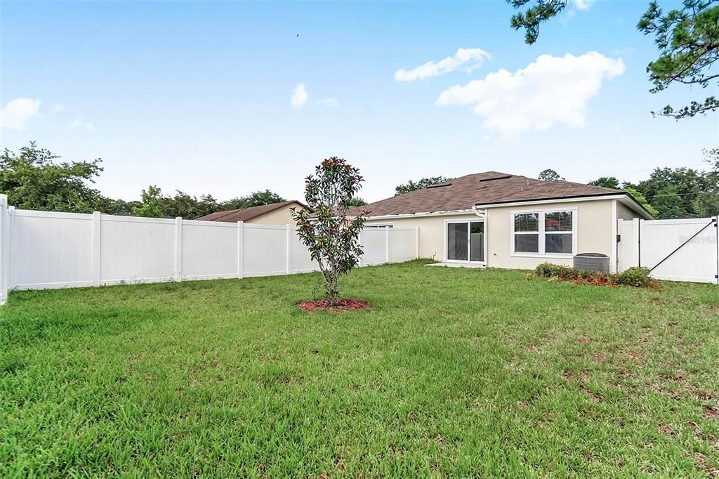 For Sale: $290,000 (3 beds, 2 baths, 1198 Square Feet)